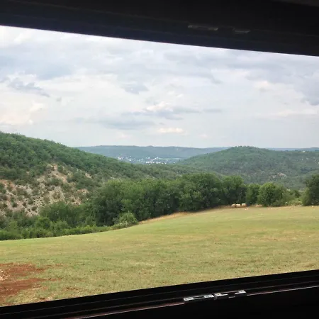 Séjour à la campagne La Roulotte Clerelu - Du Domaine Des Ramonets Cahors