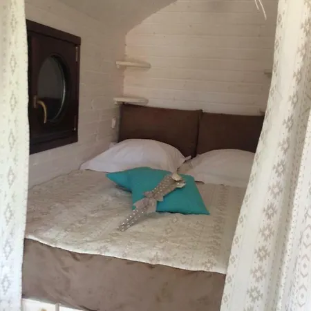 La Roulotte Clerelu - Du Domaine Des Ramonets Cahors